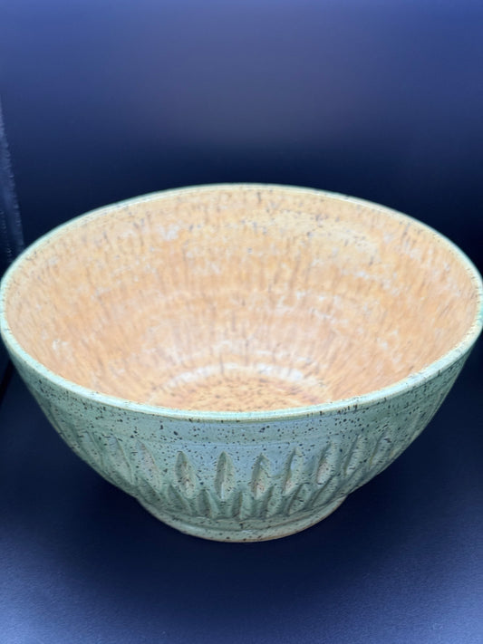Carved Horizon Bowl – Decorative Stoneware Piece